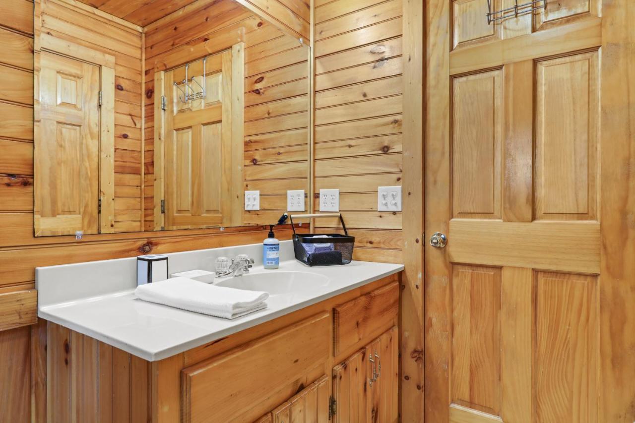 2 Separate Cabins Along A Peaceful Creek With Resort Amenities Ellijay Exterior photo